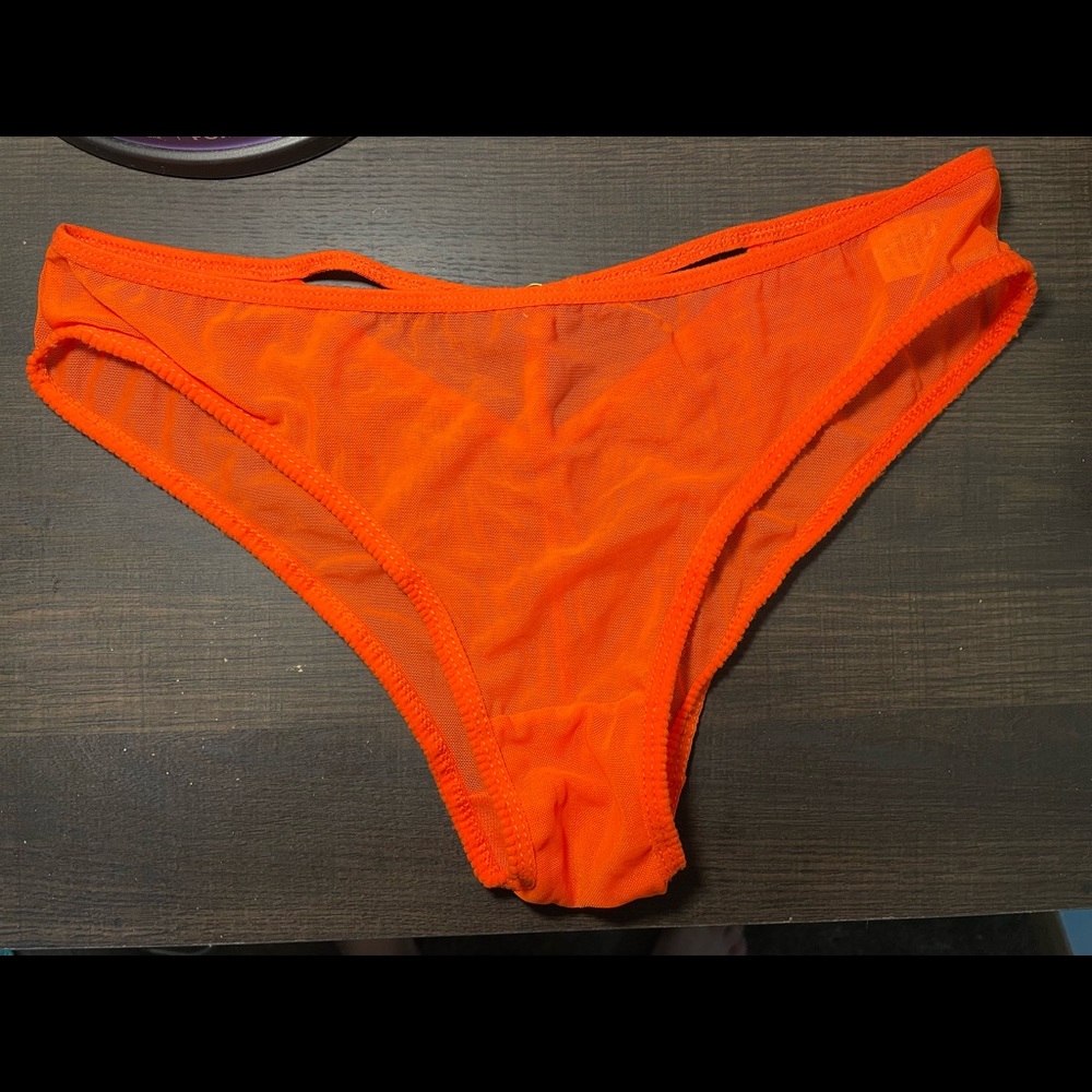 Knotty knickers
